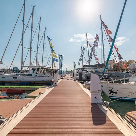 Botel Barco Sea Bandit